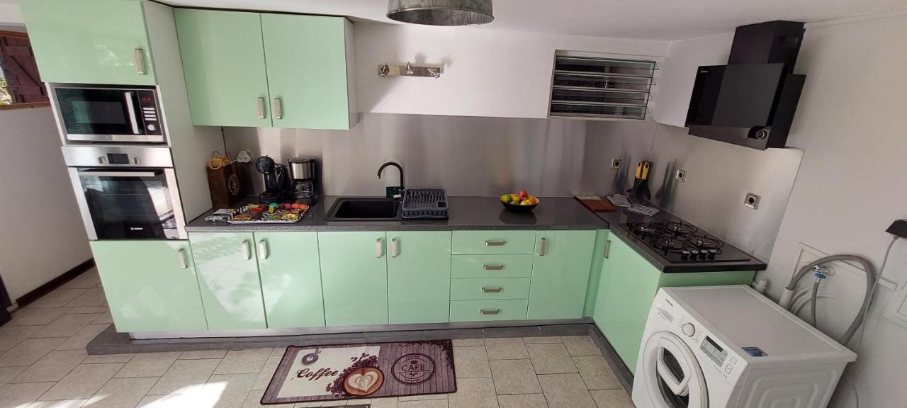 Label Kafe Apartment Буйянт Екстериор снимка