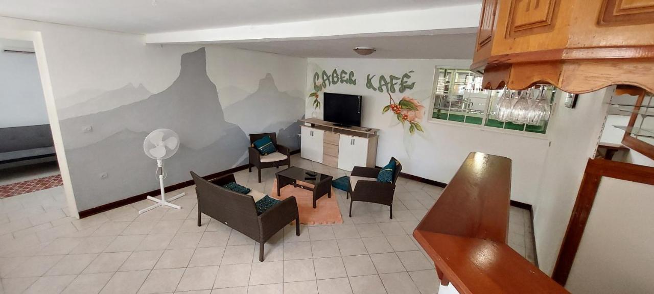 Label Kafe Apartment Буйянт Екстериор снимка